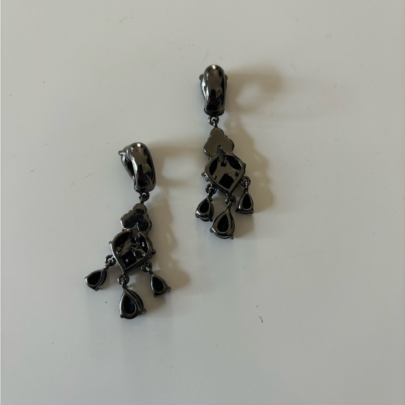 Vintage Style Black dangle earrings - Picture 2 of 5
